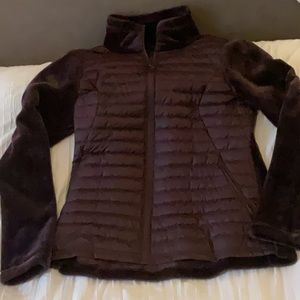 NWOT Packable Quilted/fur hi-low plum jacket. Size Medium. Front zipper